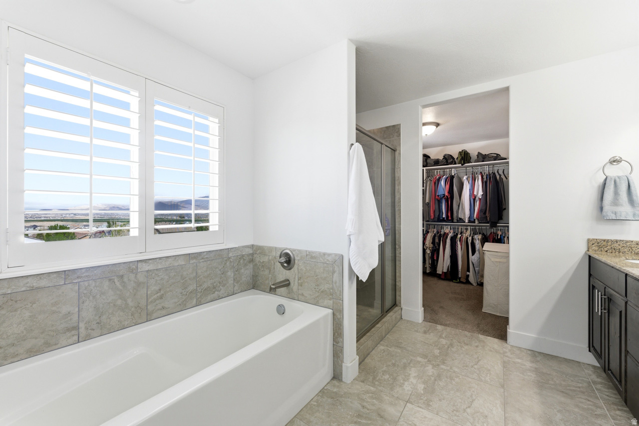 THE BENCHES - Residential