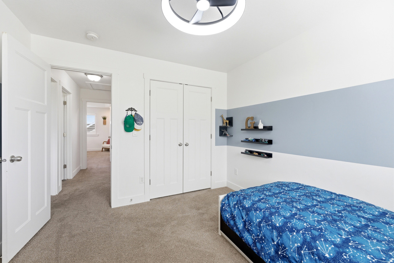 THE BENCHES - Residential