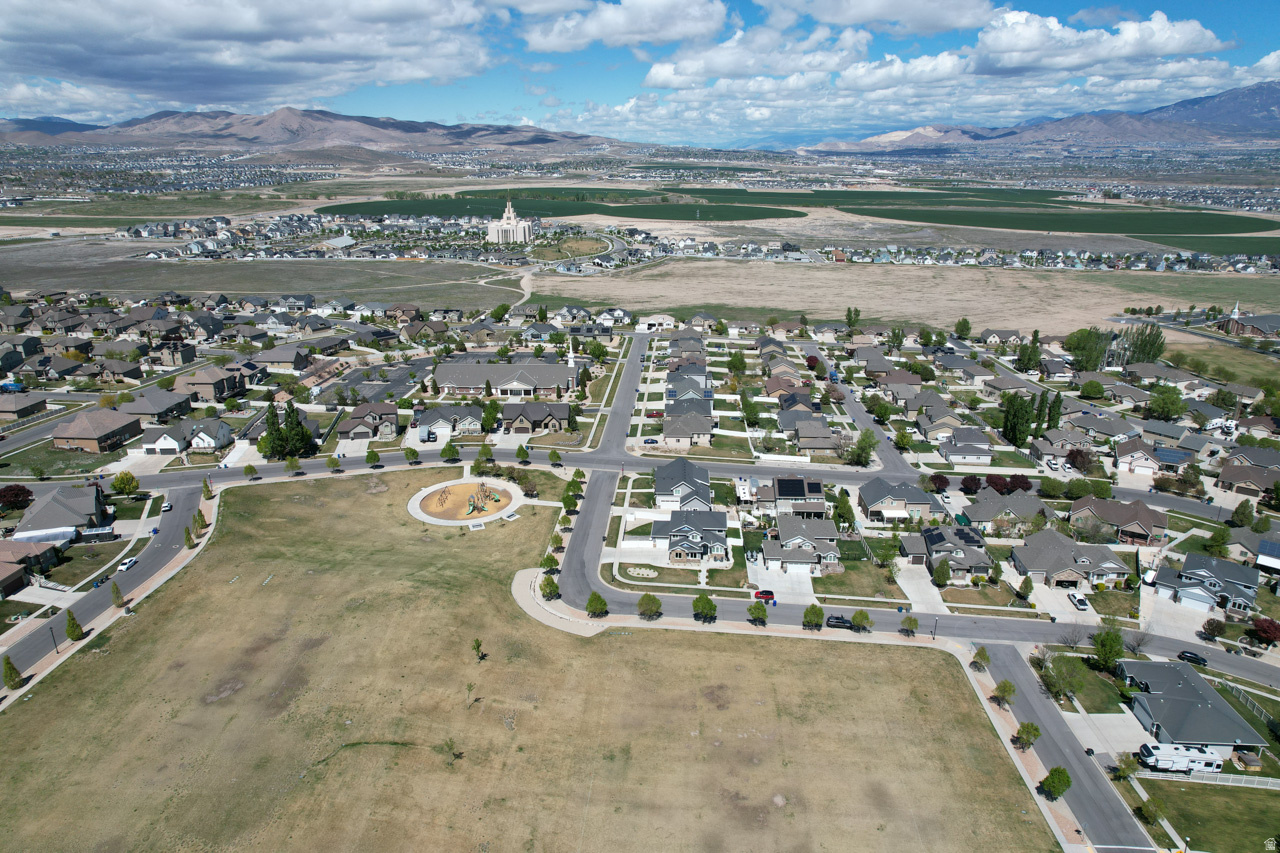 THE BENCHES - Residential