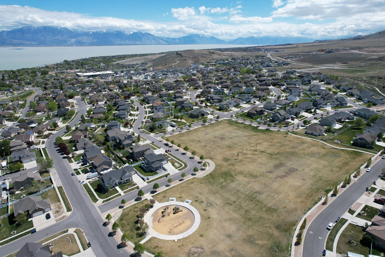 THE BENCHES - Residential