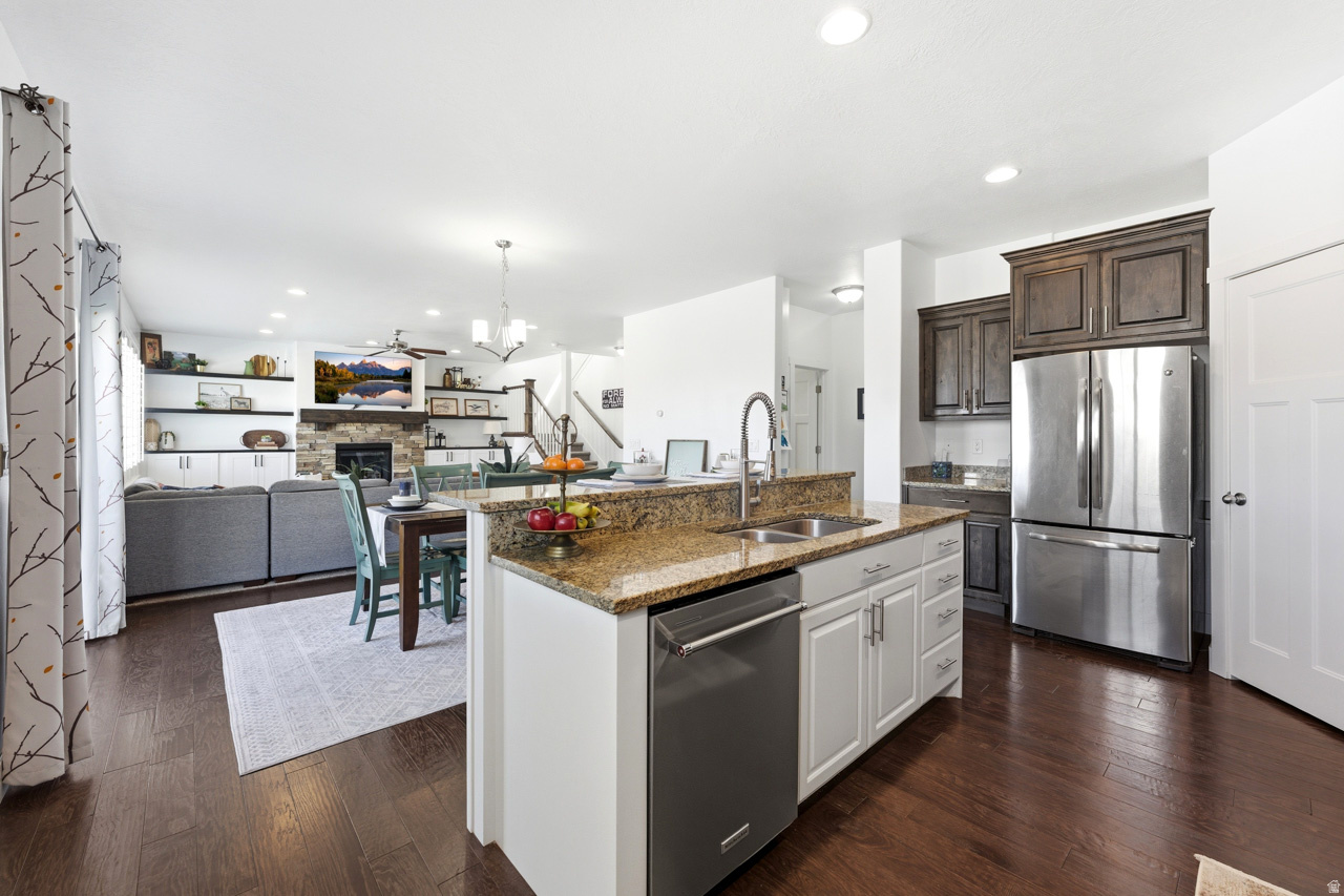 THE BENCHES - Residential