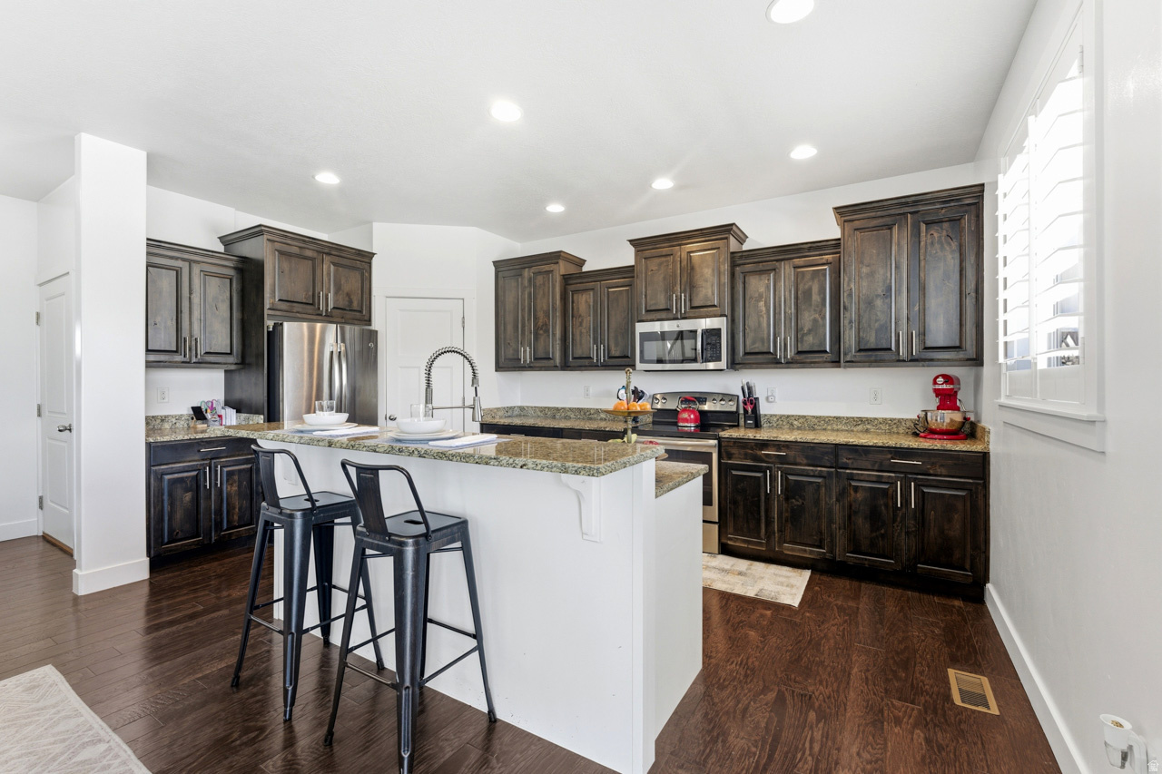 THE BENCHES - Residential