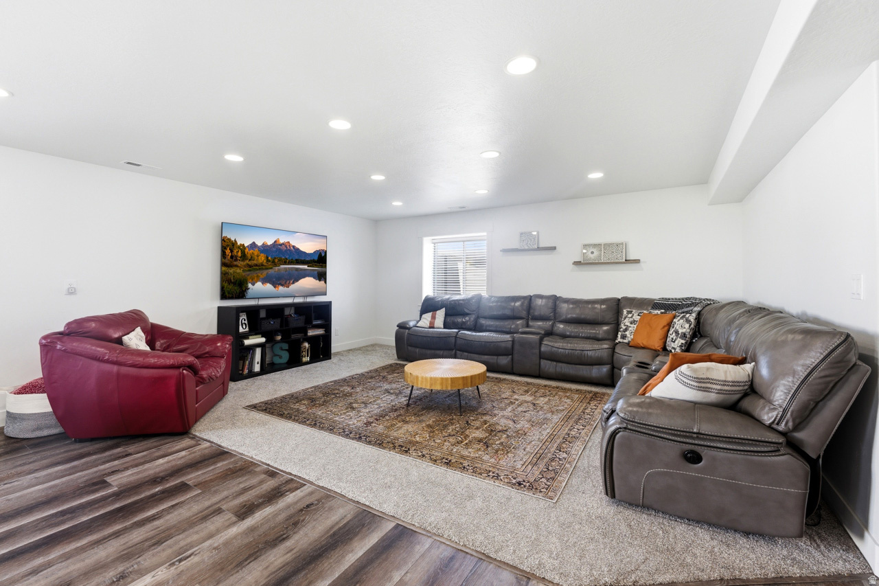 THE BENCHES - Residential