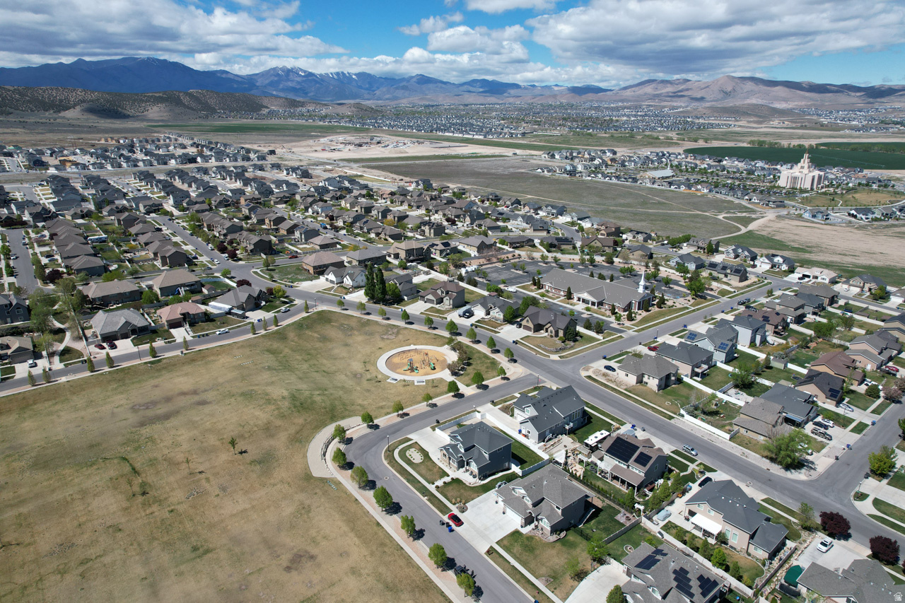 THE BENCHES - Residential