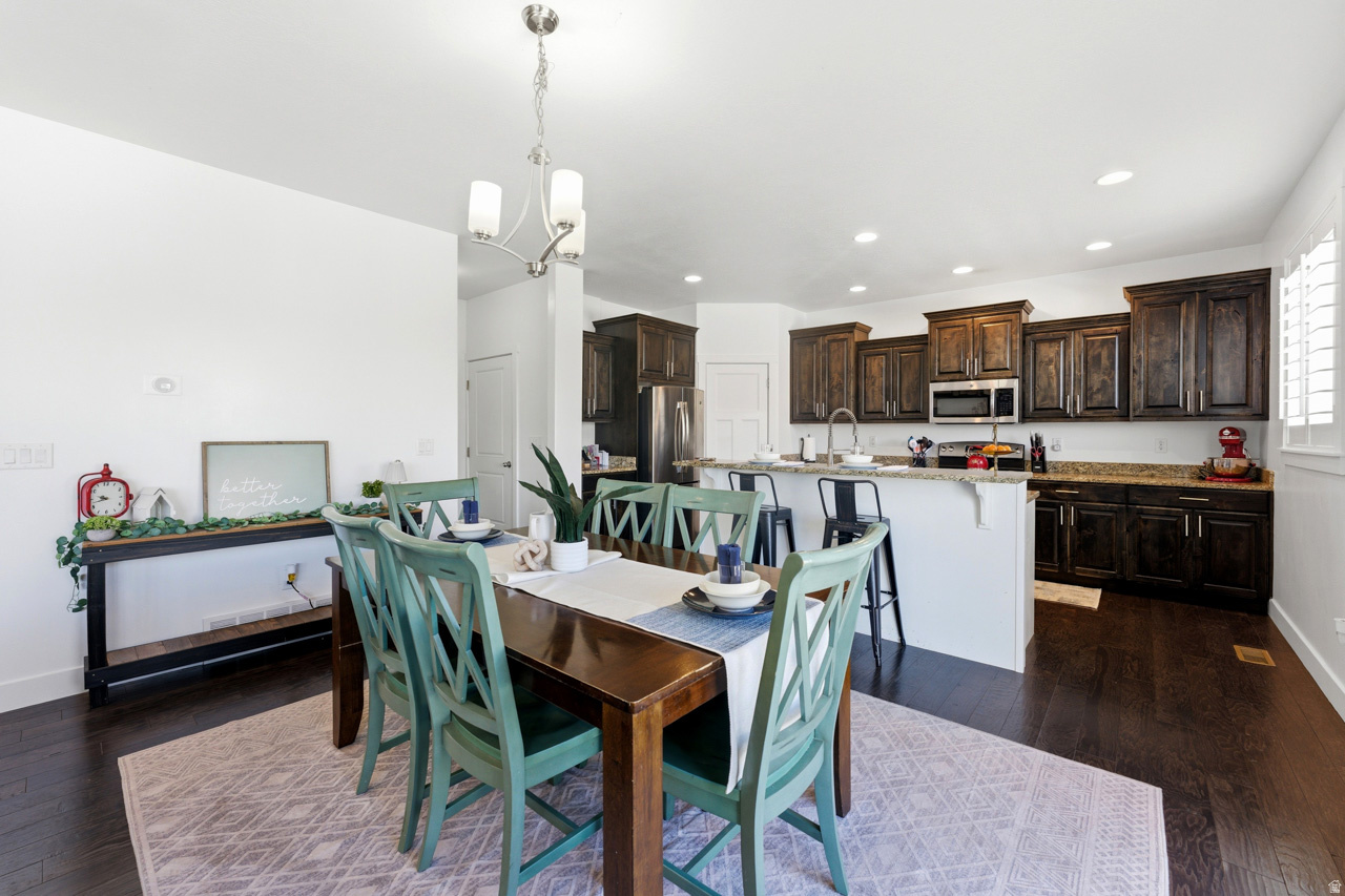 THE BENCHES - Residential