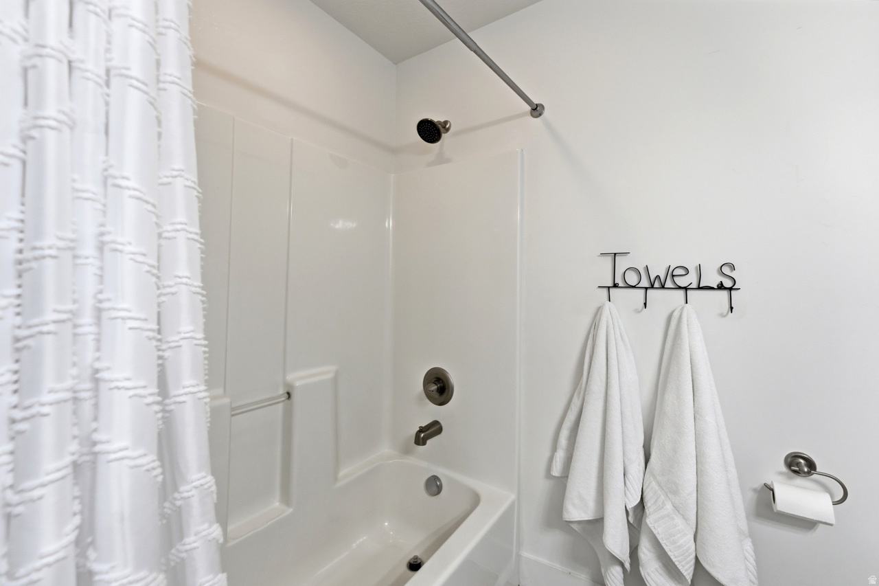 THE BENCHES - Residential