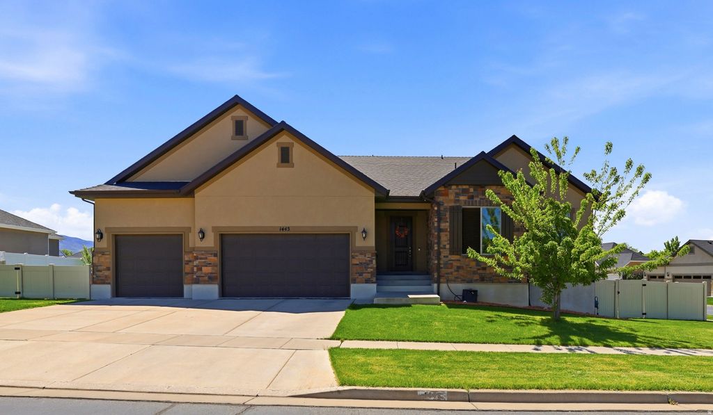 Photo of 1443 W 1875 N, Farmington, UT 84025 (MLS # 2155979)
