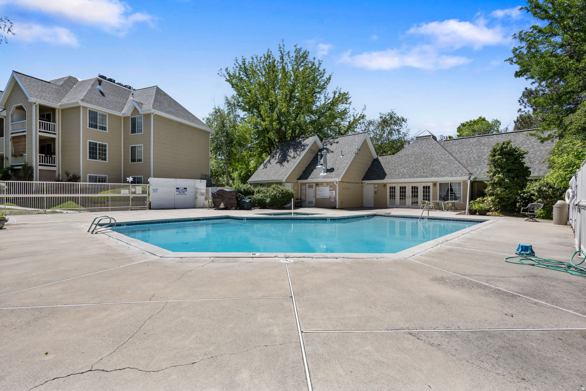 WATERSIDE  CONDM - Residential