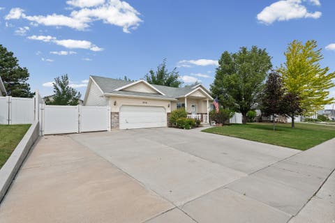 Homes For Sale - 8718 S 5170<br/> West Jordan, UT 84081