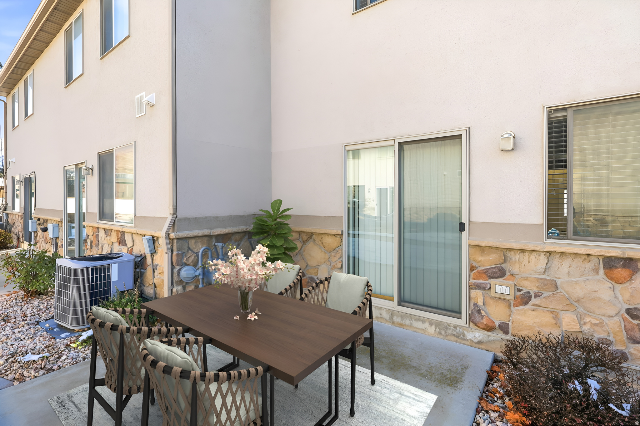 COURTYARD AT 1600 - Residential