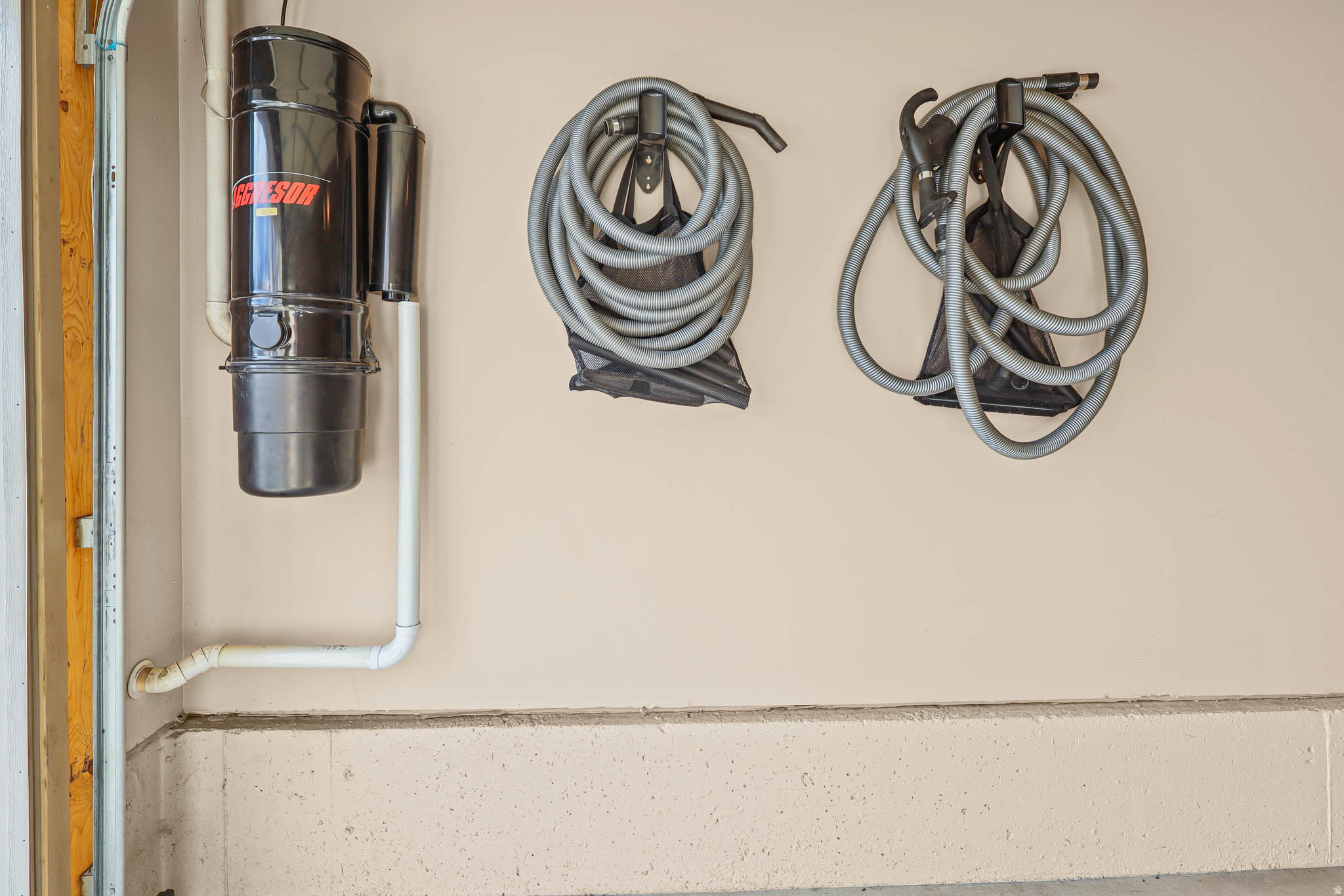 COURTYARD AT 1600 - Residential