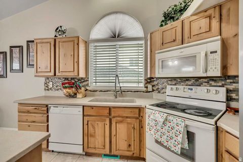 Tiny photo for 5712 W PLUMBAGO AVE, Kearns, UT 84118 (MLS # 2128852)