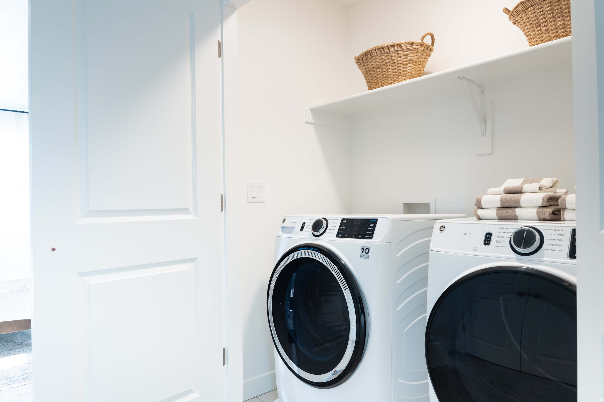 BEACON POINTE - Residential