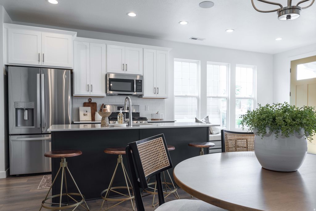 Photo of 869 S MATHINLDA DR #245, Saratoga Springs, UT 84045 (MLS # 2139697)