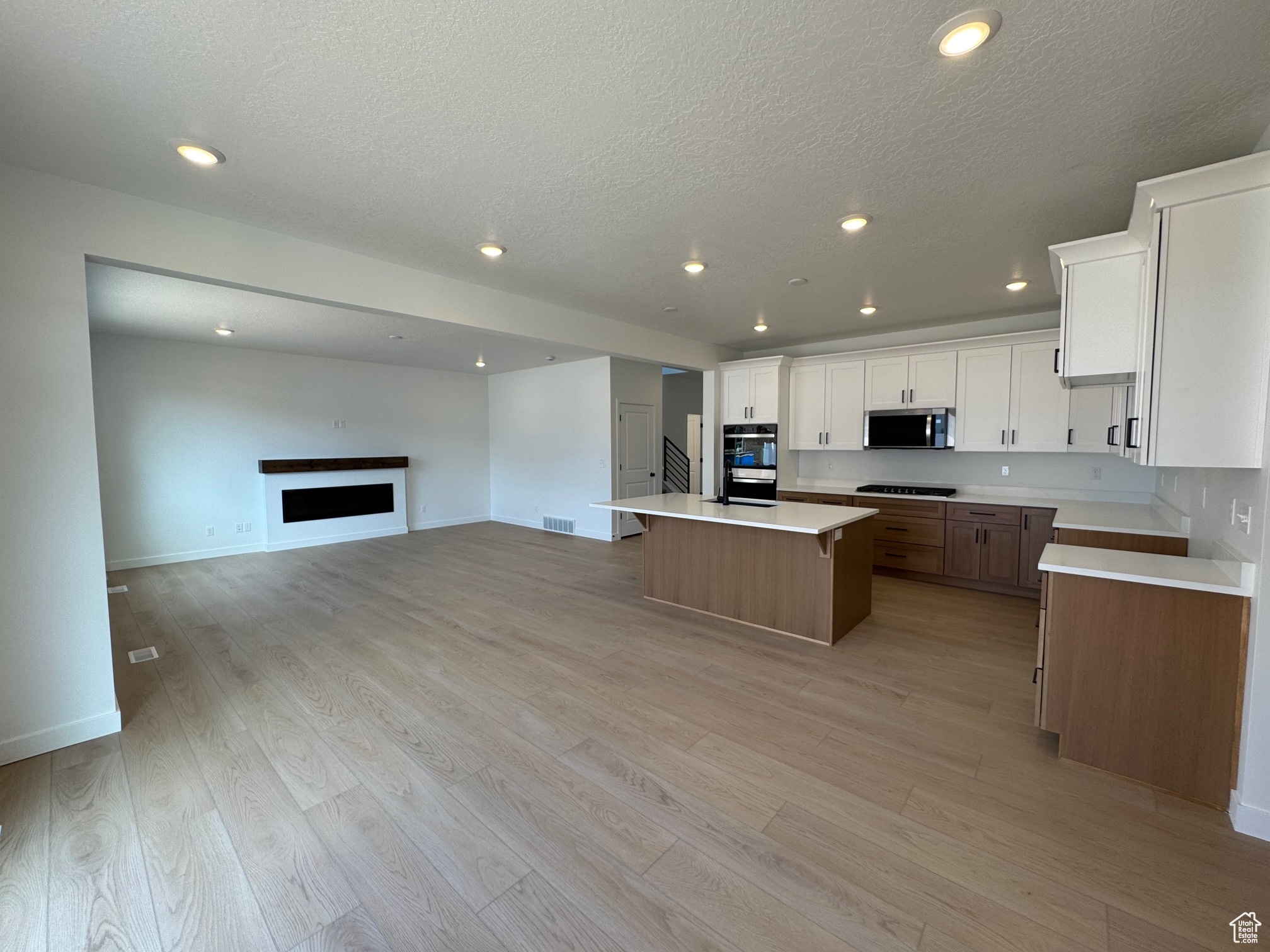 RIVERSIDE ESTATES - Residential