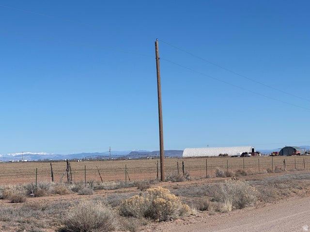 ESCALANTE VALLEY - Land