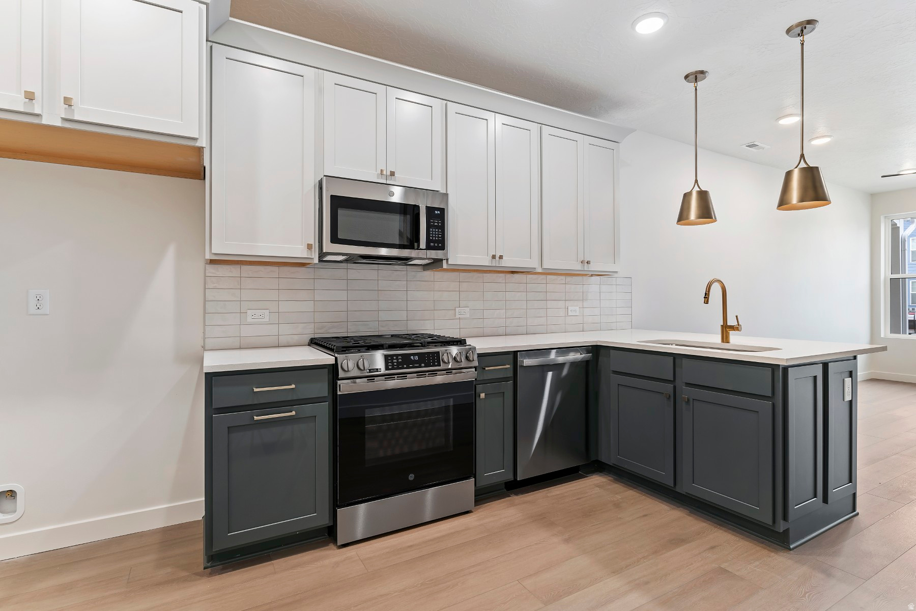 DAYBREAK - Residential