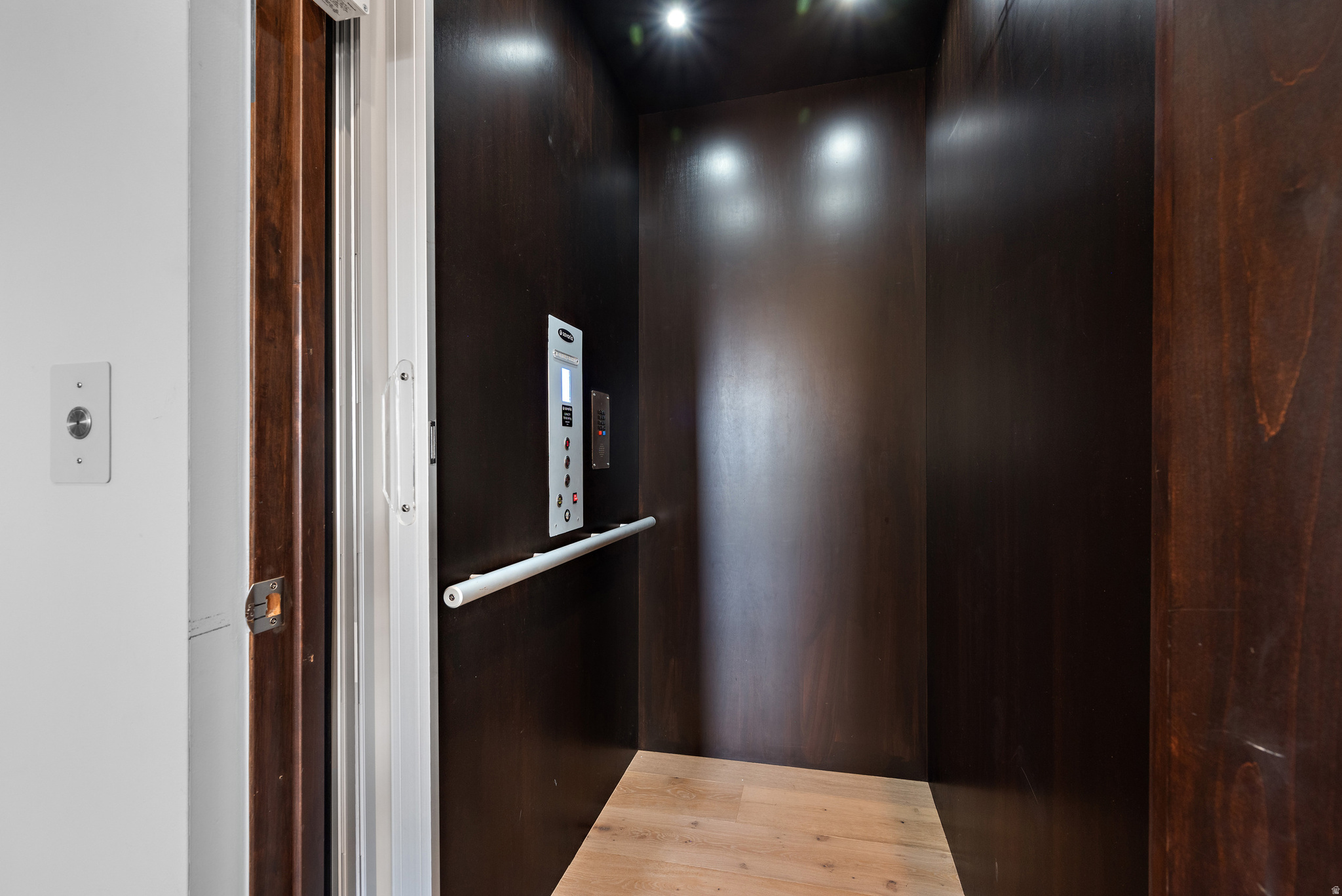 RED LEDGES - Residential