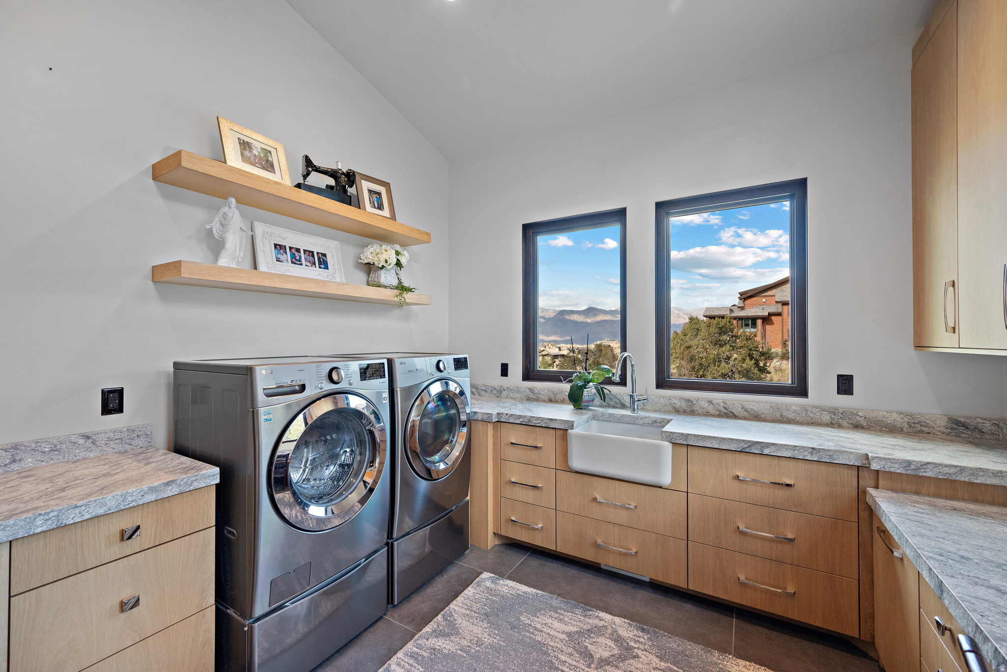 RED LEDGES - Residential