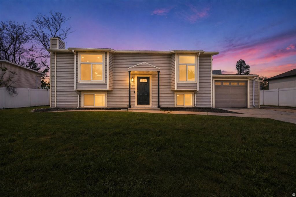 Photo of 556 KIMBALL DR, Layton, UT 84041 (MLS # 2152694)