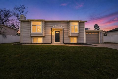 Photo of 556 KIMBALL DR, Layton, UT 84041 (MLS # 2152694)