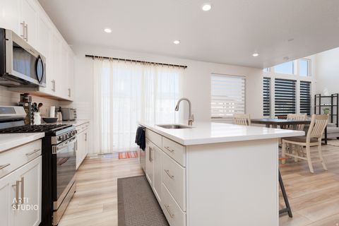 Tiny photo for 2477 N PAINTBRUSH DR W, Saratoga Springs, UT 84045 (MLS # 2144631)