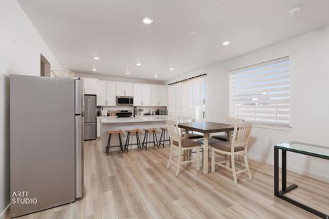 Tiny photo for 2477 N PAINTBRUSH DR W, Saratoga Springs, UT 84045 (MLS # 2144631)