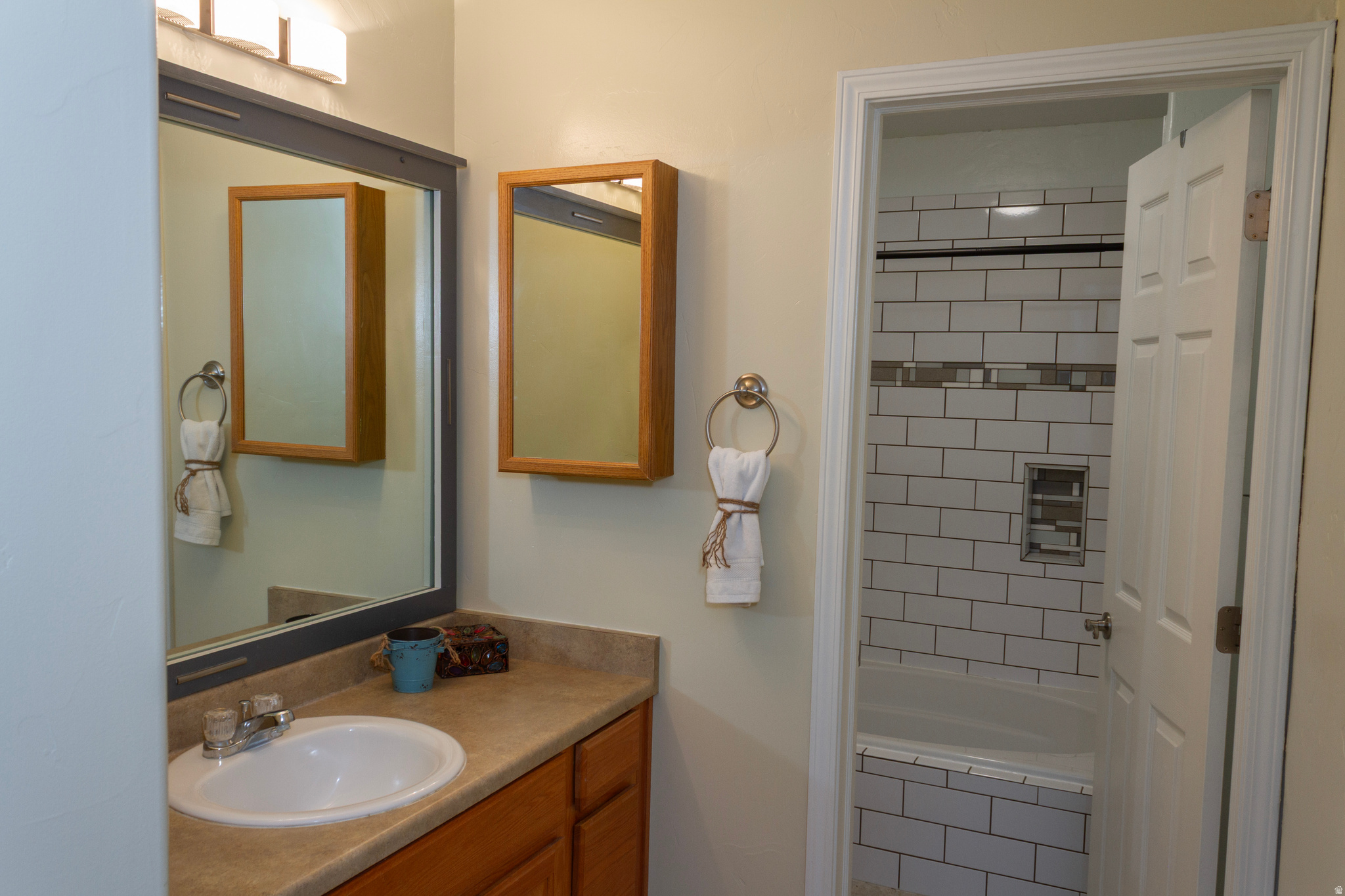 IVY SPRINGS CONDOMINIUMS PHASE 3 - Residential