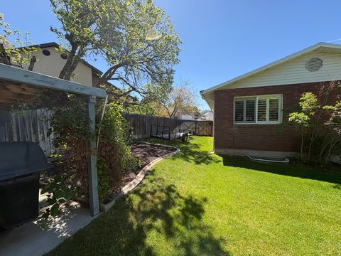Tiny photo for 545 S 1350 E, Fruit Heights, UT 84037 (MLS # 2158518)