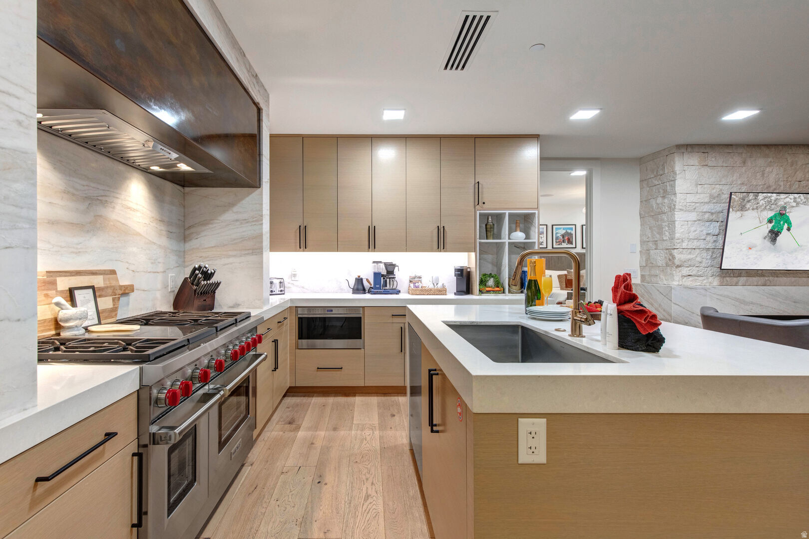 EMPIRE RESIDENCES - Residential