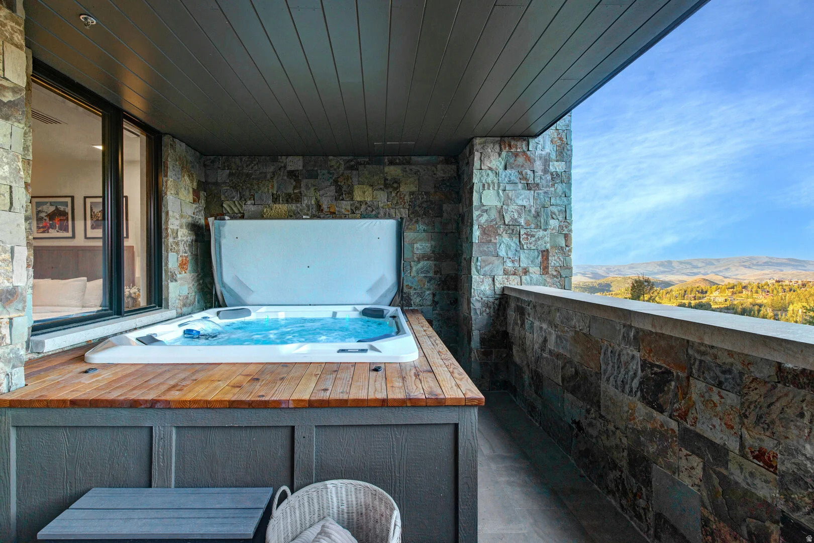 EMPIRE RESIDENCES - Residential