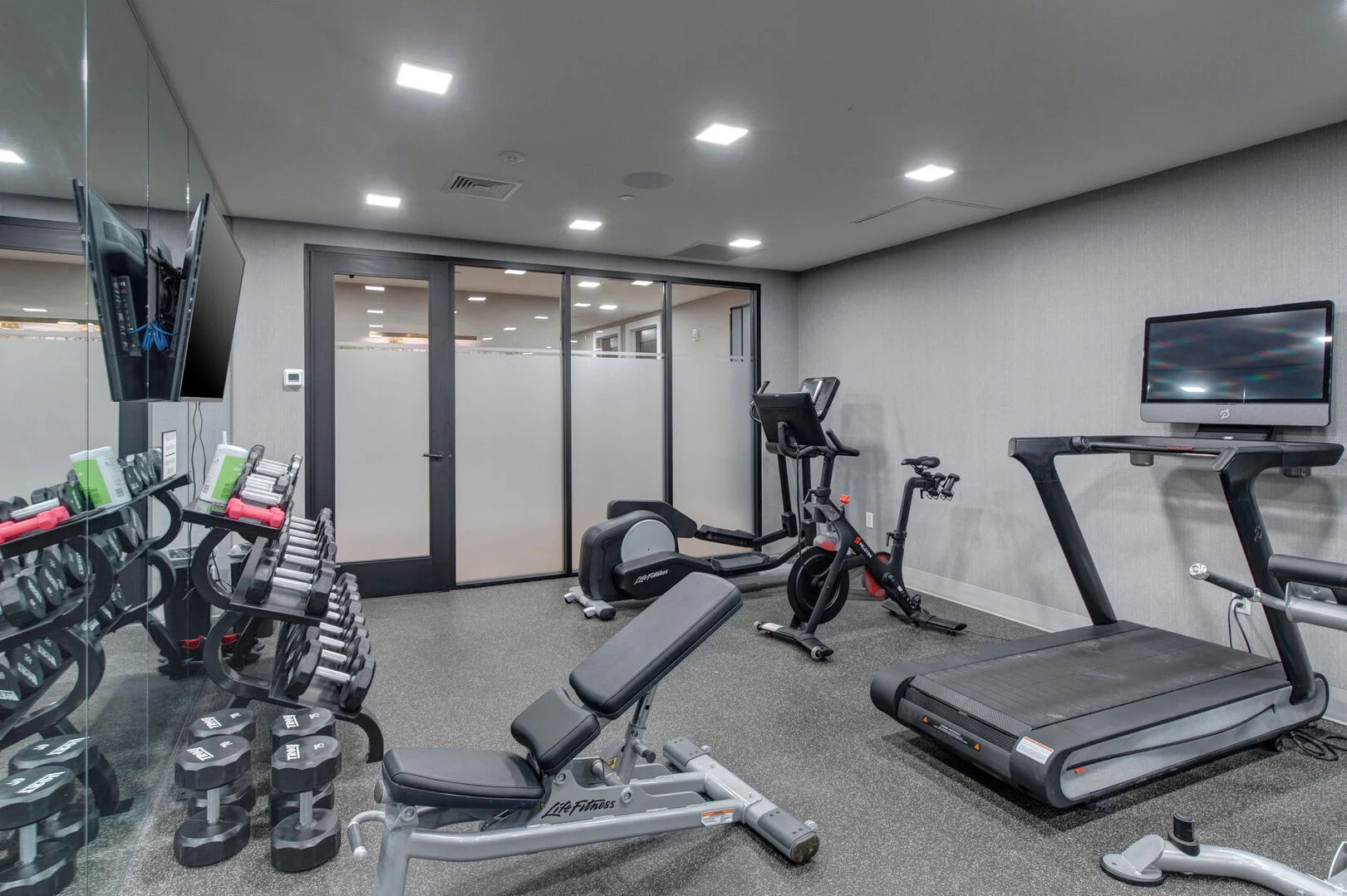 EMPIRE RESIDENCES - Residential