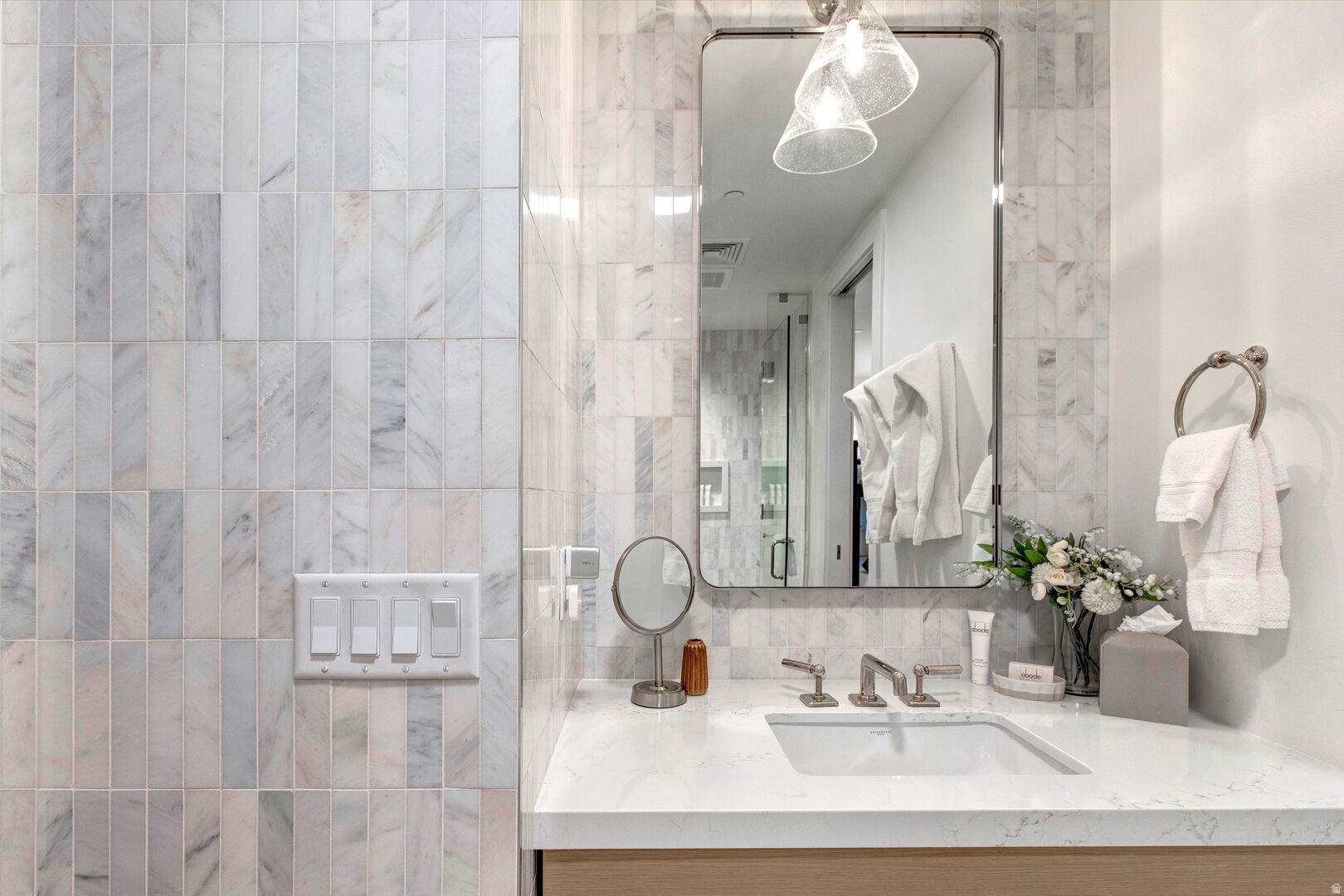 EMPIRE RESIDENCES - Residential