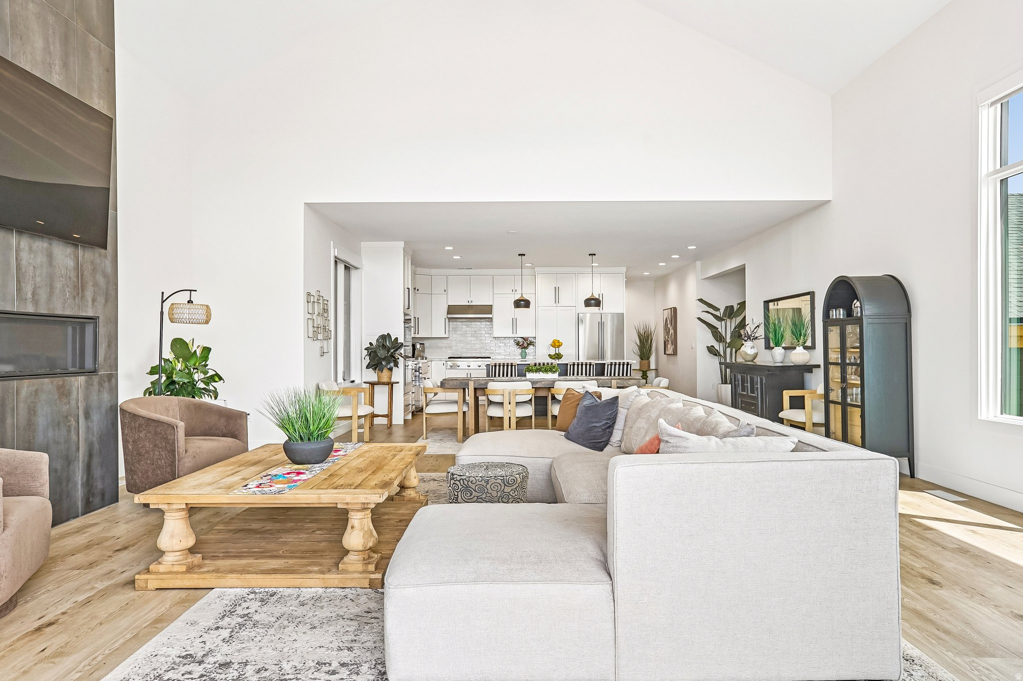 SOARING HAWK - Residential