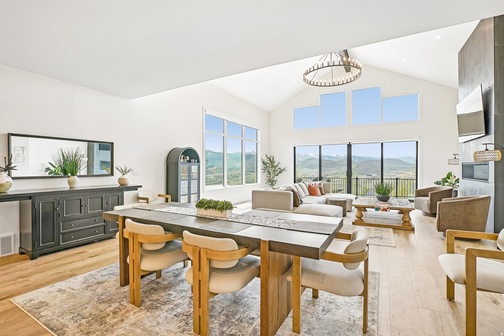 SOARING HAWK - Residential
