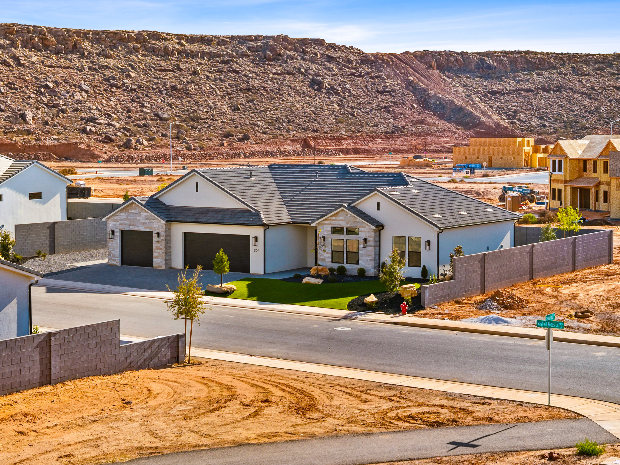 Main image without alt text