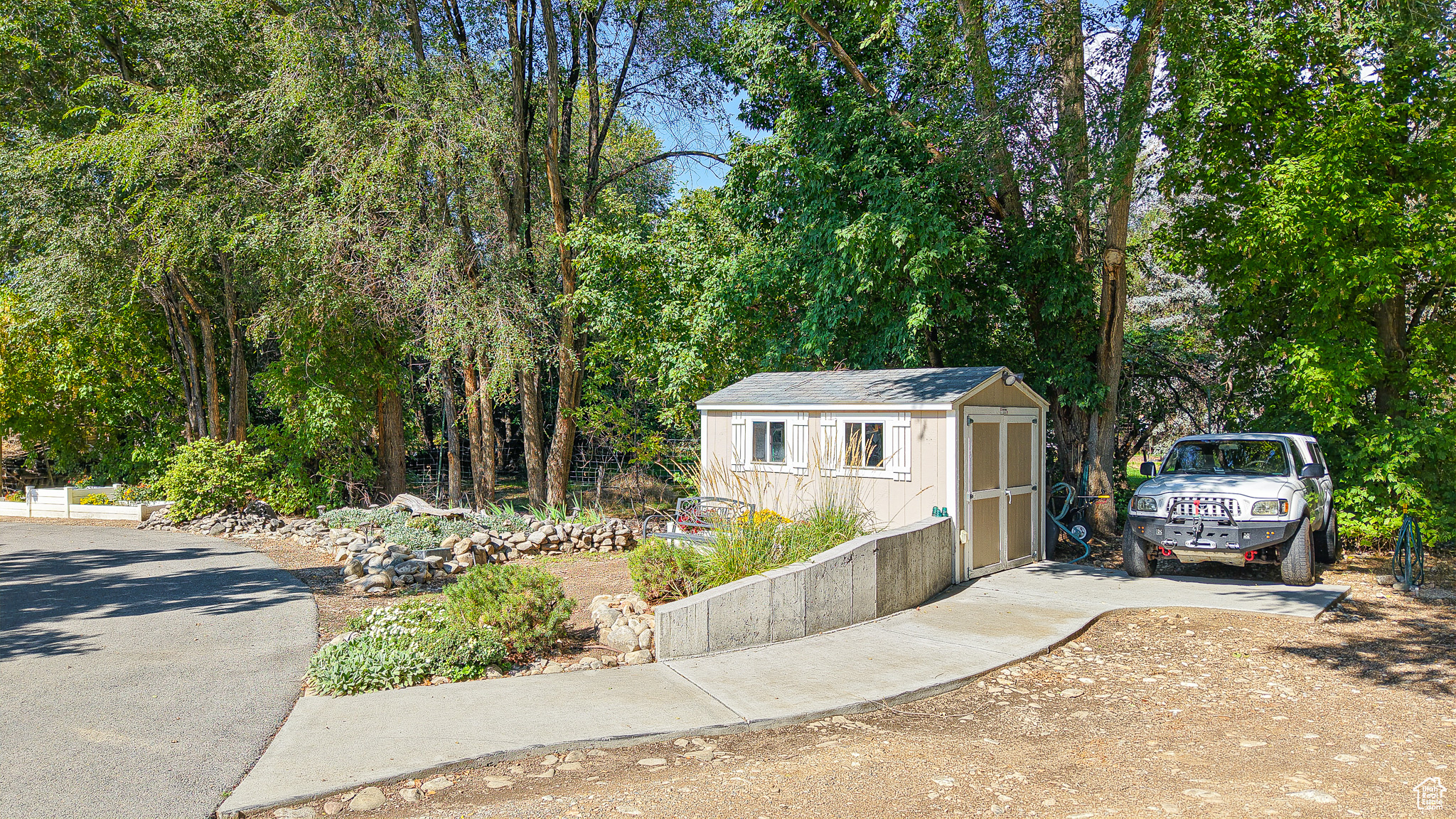 SPRING MOUNTAIN - Residential