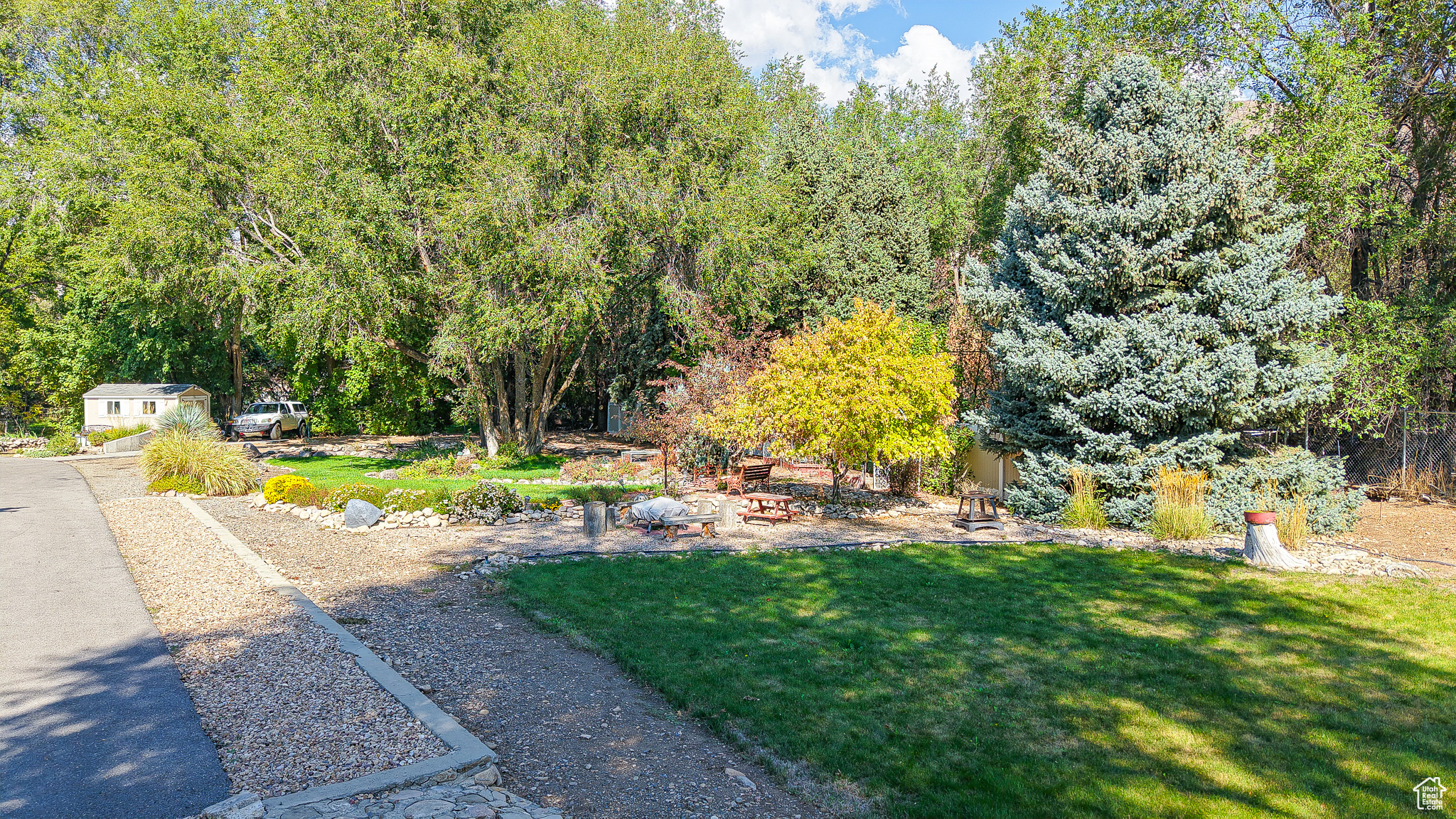 SPRING MOUNTAIN - Residential