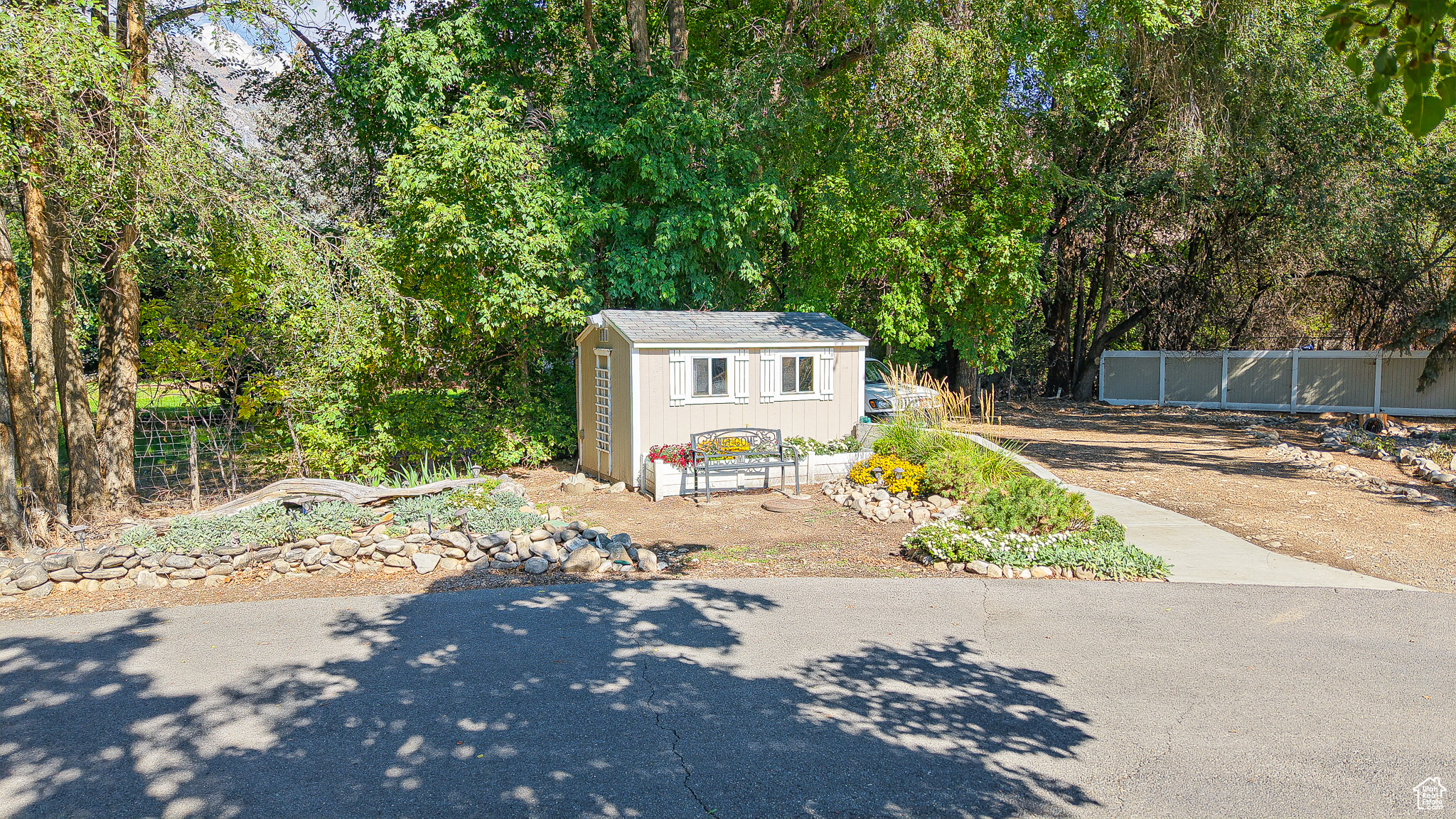 SPRING MOUNTAIN - Residential