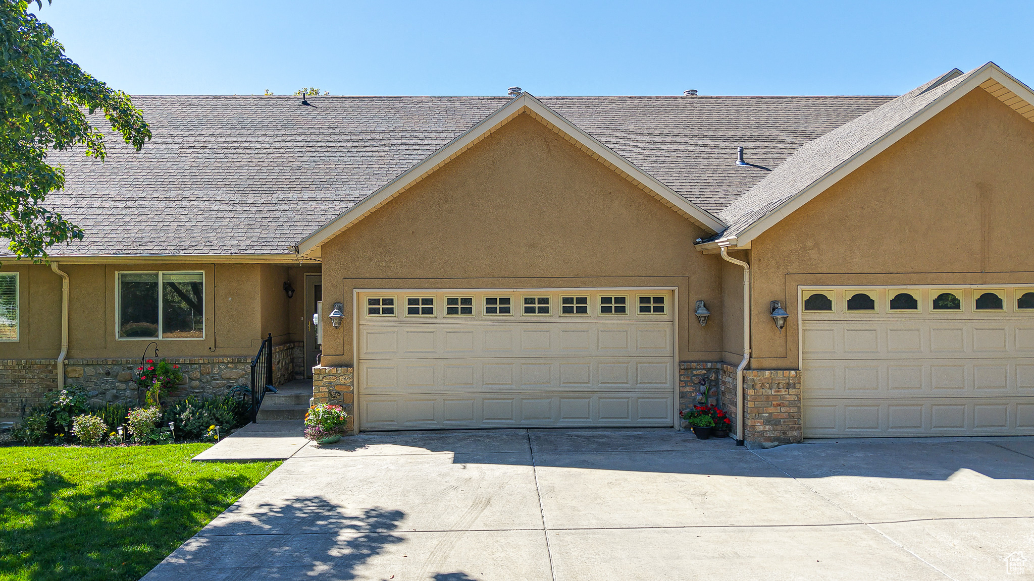SPRING MOUNTAIN - Residential