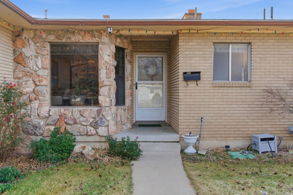 Photo of 380 E 150 N, Orem, UT 84057 (MLS # 2132808)