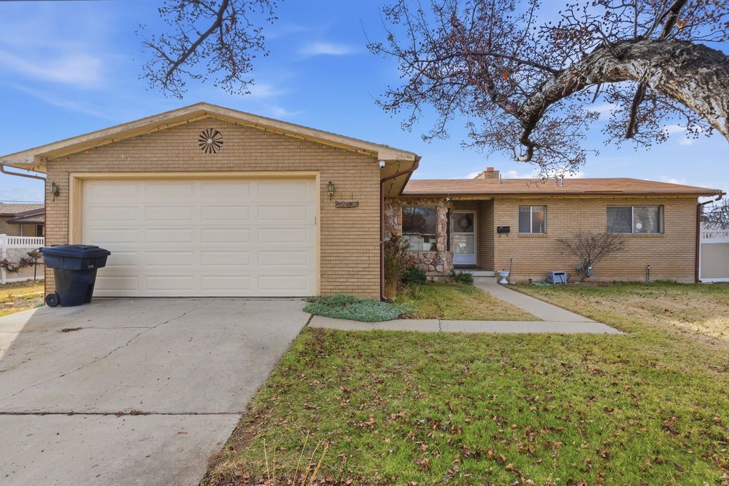 Photo of 380 E 150 N, Orem, UT 84057 (MLS # 2132808)