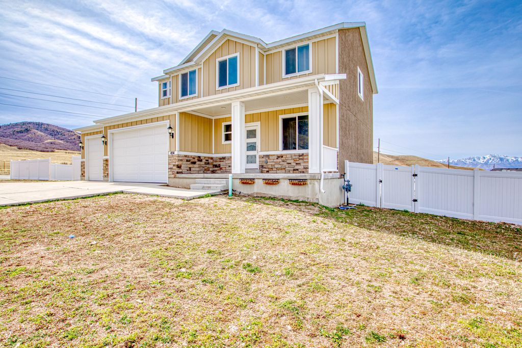 Photo of 454 S CORNER VIEW DR E, Tooele, UT 84074 (MLS # 2143721)