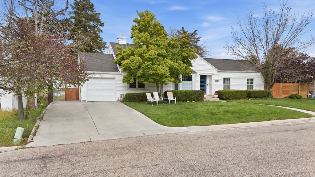 Photo of 920 S 2200 E, Salt Lake City, UT 84108 (MLS # 2157417)