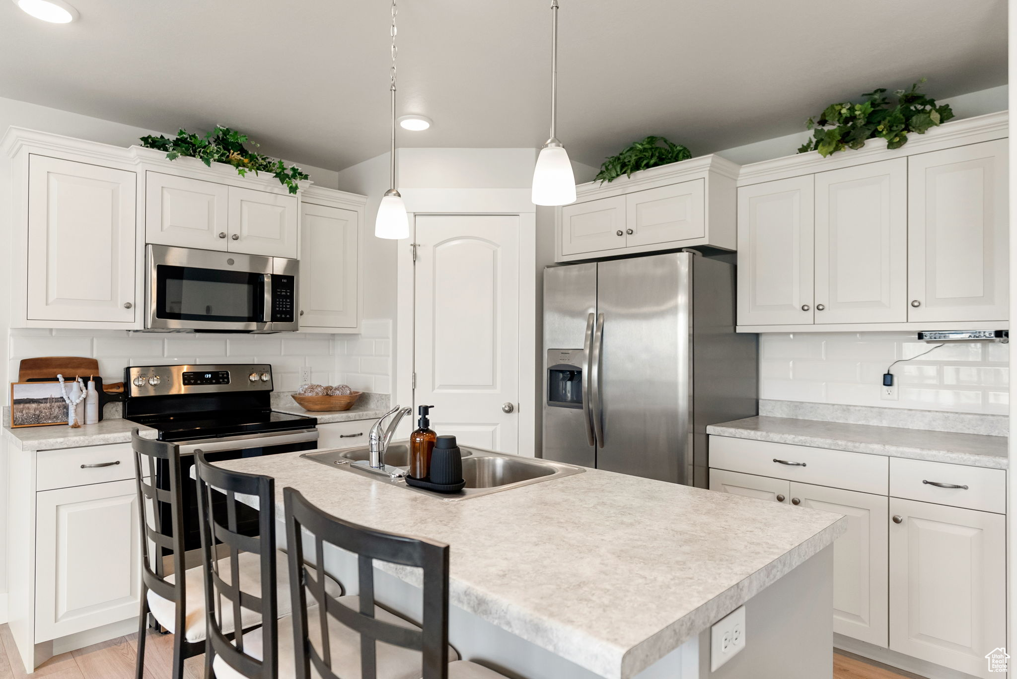 THE COVE AT HYDE PARK - Residential