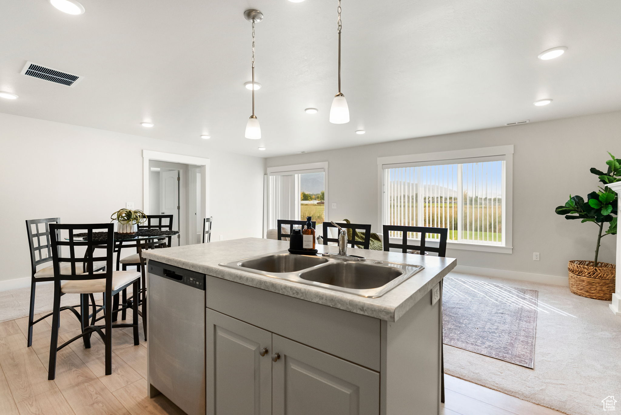 THE COVE AT HYDE PARK - Residential