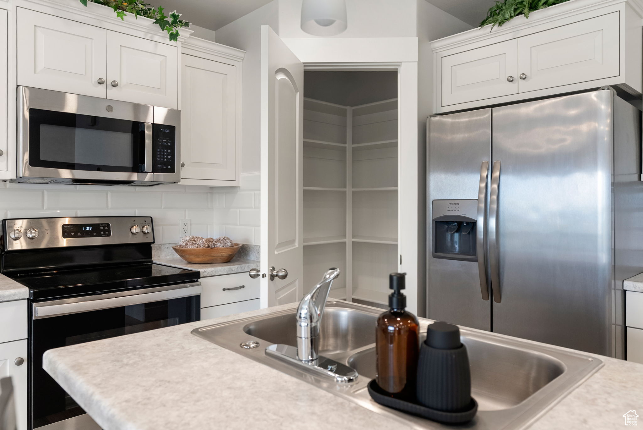 THE COVE AT HYDE PARK - Residential