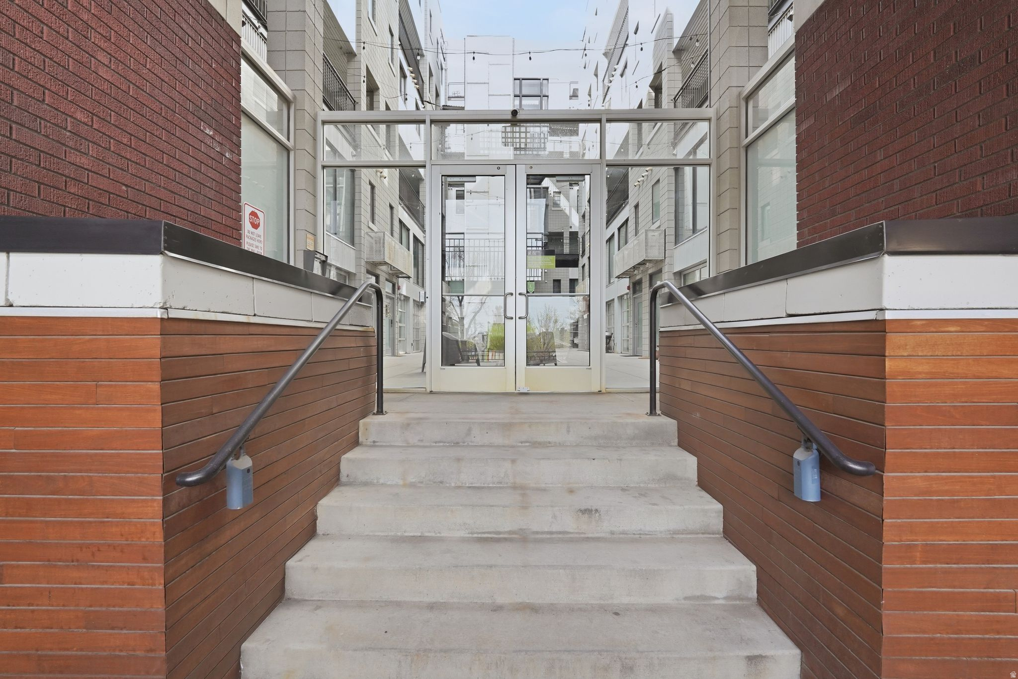 BROADWAY PARK LOFTS - Residential