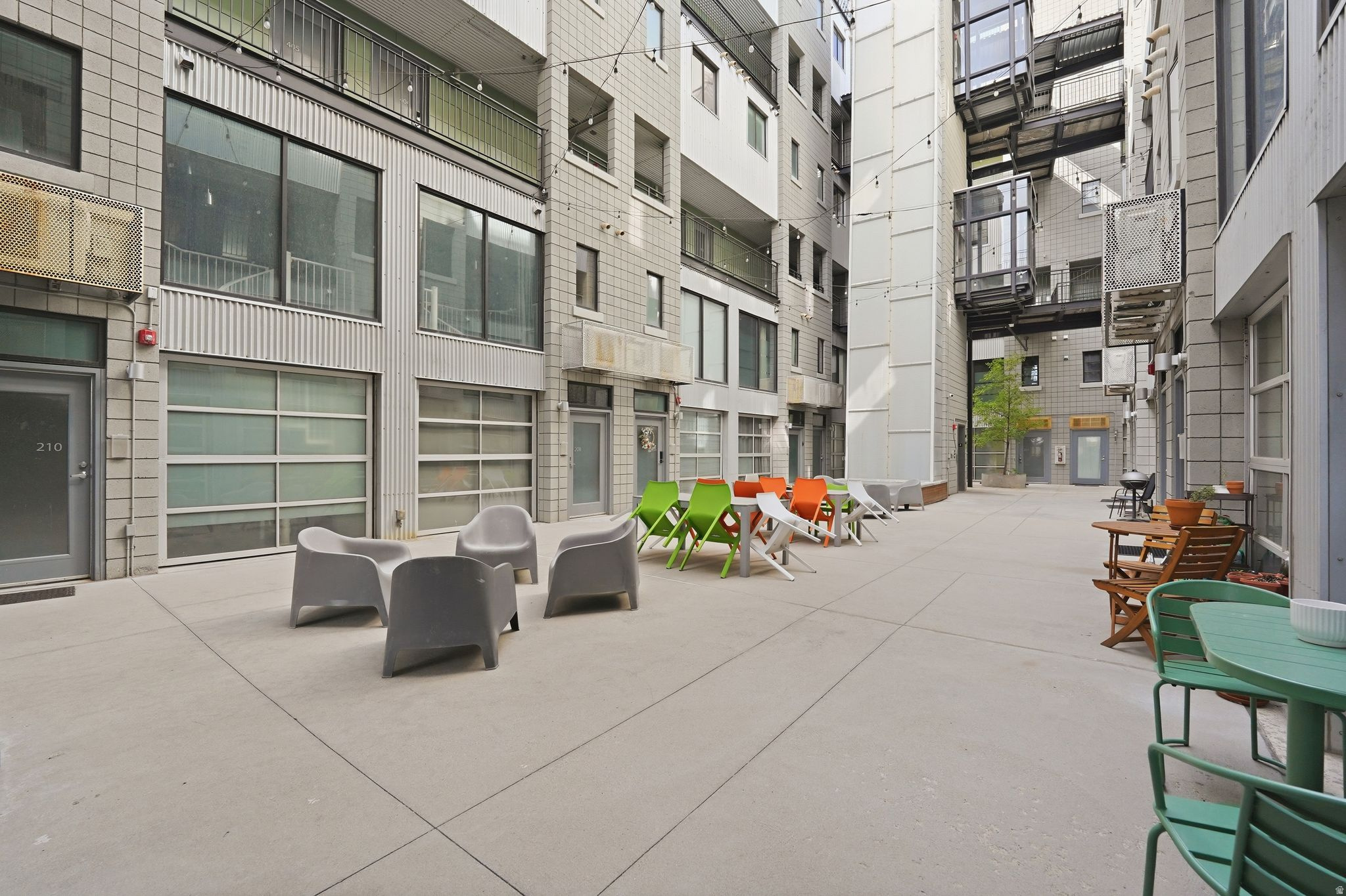 BROADWAY PARK LOFTS - Residential