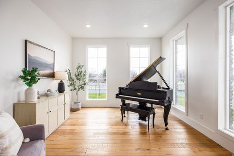 Tiny photo for 594 E 1000 N, Mapleton, UT 84664 (MLS # 2144063)